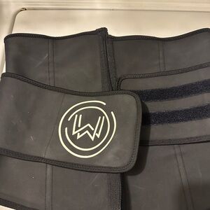 omen's Black aist Trainer by